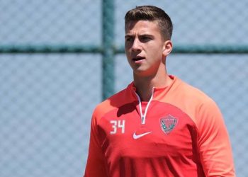 Fenerbahçe ve Galatasaray peşindeydi: Bertuğ Yıldırım'dan sürpriz seçim