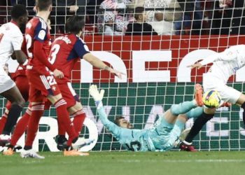 Fenerbahçe'nin Avrupa'daki rakibi Sevilla evinde yenildi