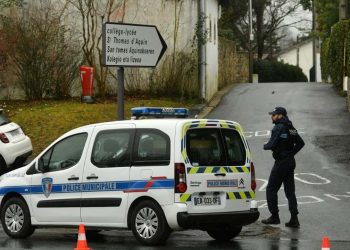 Fransa'da 16 yaşındaki lise öğrencesi öğretmenini bıçaklayarak öldürdü