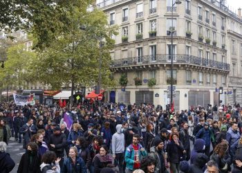 Fransa'da meclis emeklilik reformuna ilişkin referandum talebini reddetti