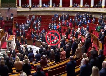 Fransız ve Alman parlamentolarında depremde ölenler için saygı duruşu