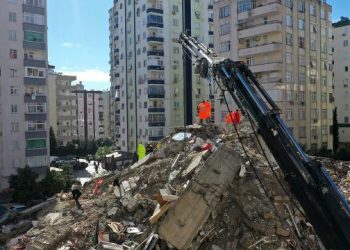 AFAD, Kahramanmaraş merkezli 7,7 ve 7,6 büyüklüğündeki depremde yaşamını yitirenlerin sayısını 1014'e yükseldiğini duyurdu. Deprem 10 ilde yıkımına neden oldu.