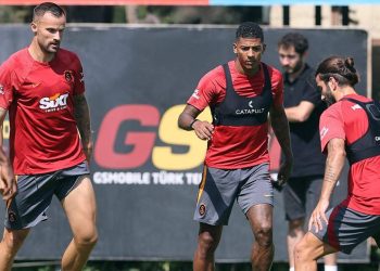 Galatasaray'da Van Aanholt ve Seferovic ile yollar ayrıldı