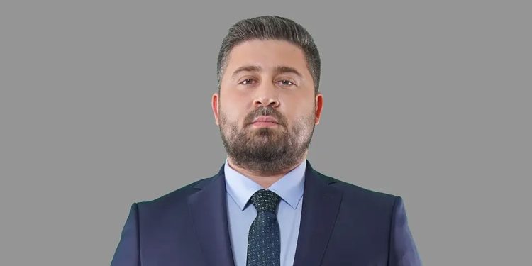 Gelecek Partisi (GP) Kurucular Kurulu Üyesi Muhsin Emre Demiröz, muhaliflere çıkışarak Cumhurbaşkanı Tayyip Erdoğan’ın ‘tüm çatışmalara rağmen aileden biri’ olduğunu söyledi.