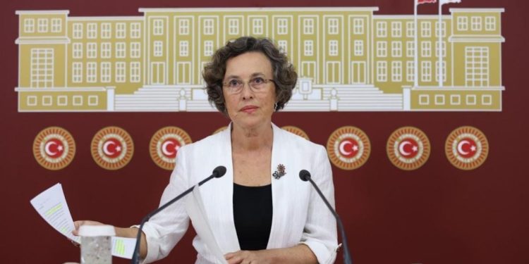 HDP'den deprem bölgesindeki çocuklara dair soru önergesi