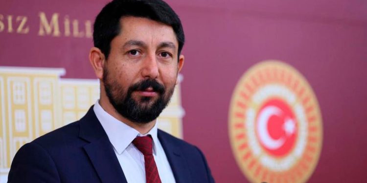 HDP’li Eksik, usulsüz öğretmen atamalarını Meclis gündemine taşıdı