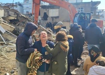 HDP İstanbul Milletvekili Ali Kenanoğlu, depremin merkezlerinden Kahramanmaraş Pazarcık’taki incelemelerde yalnızca iki kişilik bir AFAD ekibi gördüğünü söyledi.