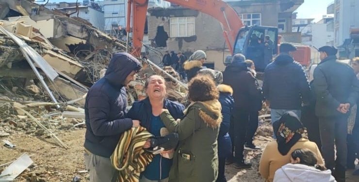 HDP İstanbul Milletvekili Ali Kenanoğlu, depremin merkezlerinden Kahramanmaraş Pazarcık’taki incelemelerde yalnızca iki kişilik bir AFAD ekibi gördüğünü söyledi.