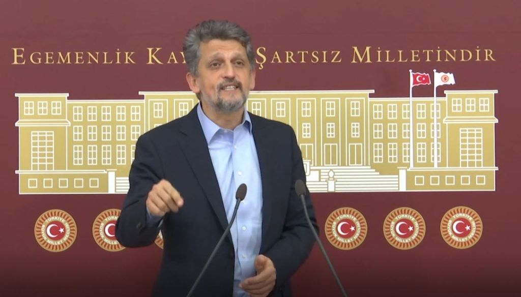 HDP’li Paylan: Depremin yaralarını sarmak için 2 trilyon TL’lik bir kaynağa ihtiyaç var; bunun yükünü AKP döneminde yaratılan ranttan almalıyız