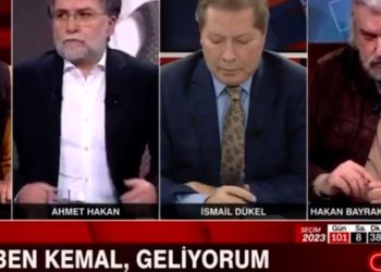 Hakan Bayrakçı, CNN Türk canlı yayınında tırnaklarını kesti