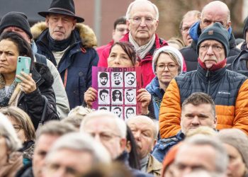 Hanau’da ırkçı saldırının kurbanları anılıyor
