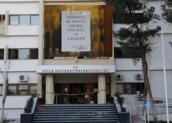 Hasar gören Dicle Üniversitesi rektörlük binası boşaltıldı