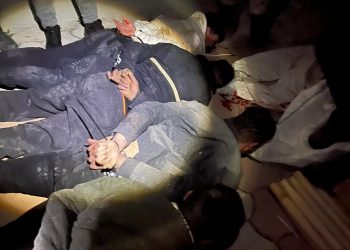 Hasarlı binalarda hırsızlık yapan ve yardım malzemelerine el koyan 42 kişiye gözaltı