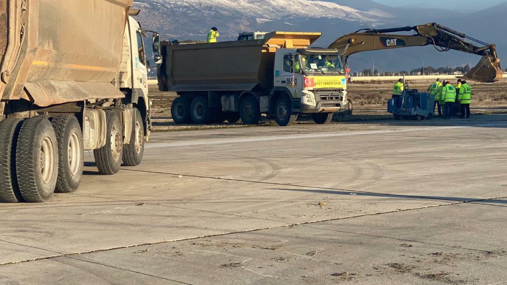 Hatay Havalimanı'nda onarım çalışmaları başladı