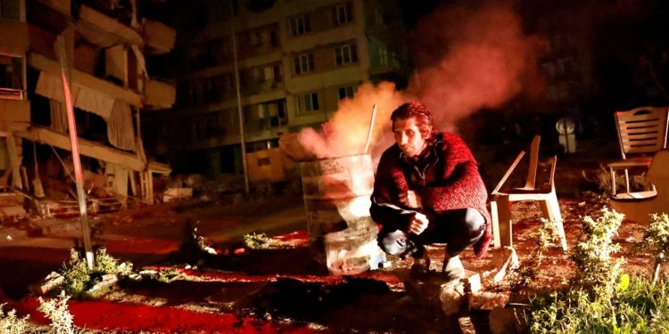 Hatay depremlerinde can kaybı 6'ya yükseldi, 294 yaralı var
