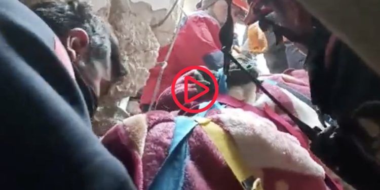 Hatay'da 175'inci saatte Naide Umay enkazdan sağ olarak çıkarıldı