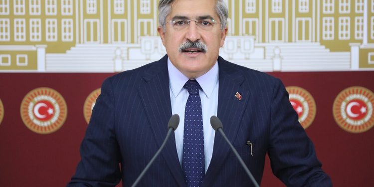 Hatay’da AKP’li vekilin ailesi de enkaz altında