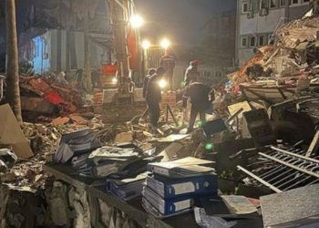 Hatay'da kepçeyle yıkılan yapı denetim binasındaki evraklar 13. günde alındı