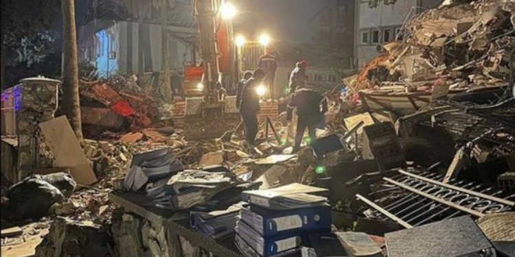 Hatay'da kepçeyle yıkılan yapı denetim binasındaki evraklar 13. günde alındı