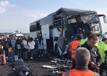 Hatay'dan öğretmen ve öğrenci taşıyan otobüs kaza yaptı: İki ölü