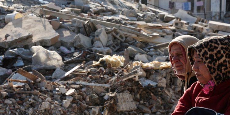 Hatay'ın Defne ilçesi için yardım çağrısı: Profesyonel ekiplere ihtiyaç var