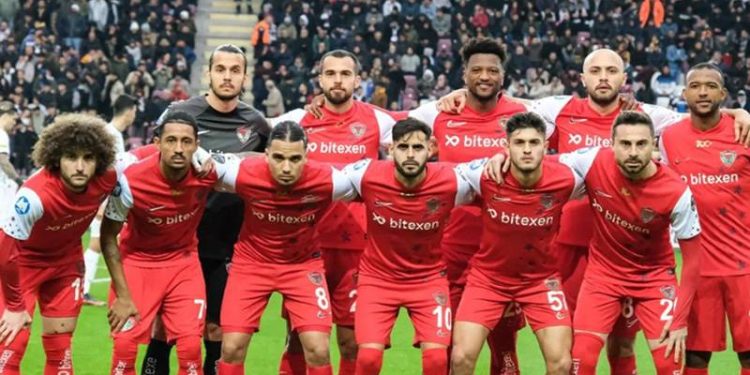 Hataysporlu futbolcular ve teknik ekip, şehirden tahliye edildi