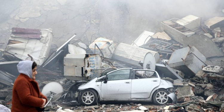 Hollanda Kızılhaçı depremzedeler için 24 saatte 1,2 milyon euro topladı