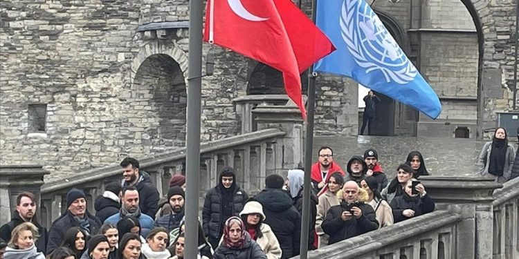 Hollanda ve Belçika'da Türkiye ile dayanışma için katedral çanıyla İstiklal Marşı çalındı