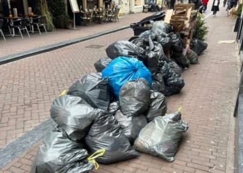 Hollanda'da temizlik işçileri grevde