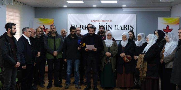 İHD: Kürt kimliği ve diline yönelik yasaklayıcı uygulamalar kaldırılmalı