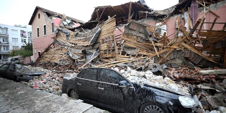 İTÜ'den deprem raporu: Binalar neden yıkıldı?