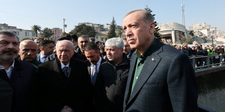 İddia: Erdoğan yeniden inşaya hızla başlayarak 14 Mayıs'ta seçim istiyor