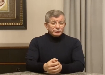 İktidara seslenen Davutoğlu: Tezgah kurmayın, sivil darbeye kalkışmayın