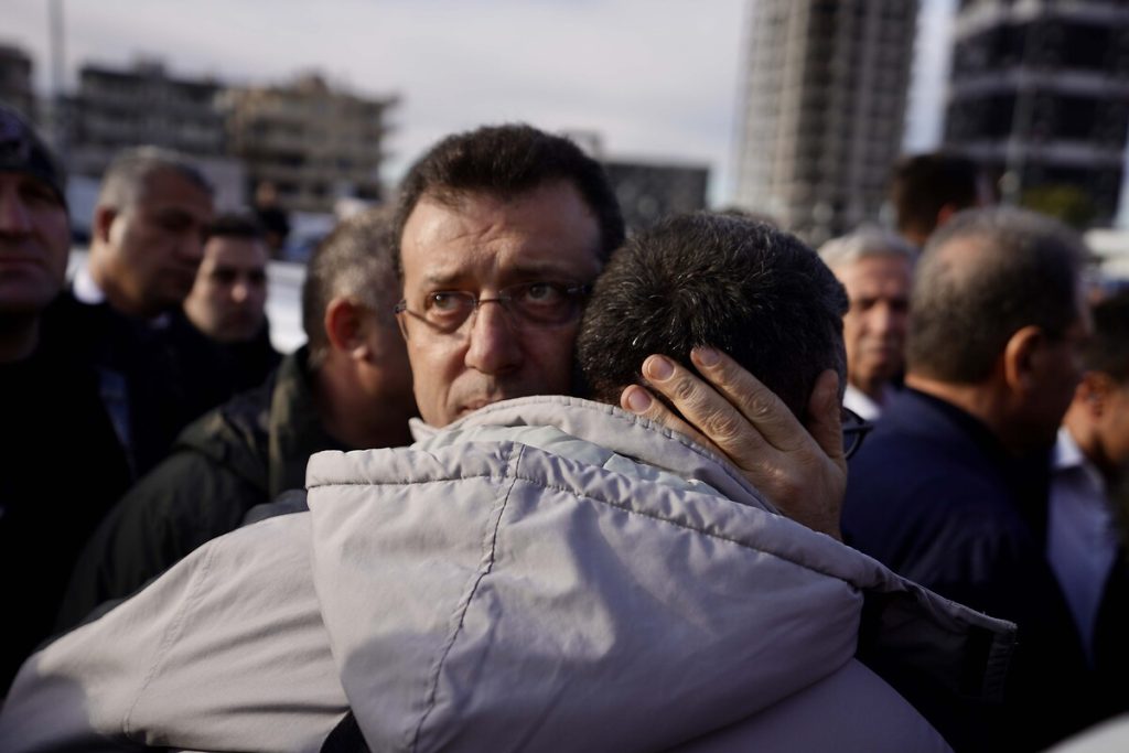 İmamoğlu, bir yıllık maaşını depremzedelere bağışladı