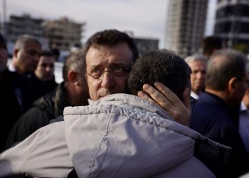 İmamoğlu, bir yıllık maaşını depremzedelere bağışladı