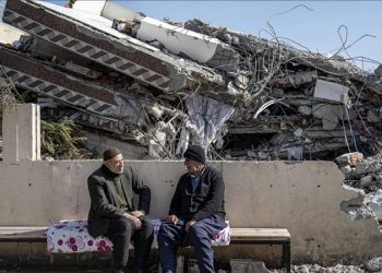 İngiltere'de 29 televizyon kanalından eş zamanlı deprem bölgesine yardım çağrısı