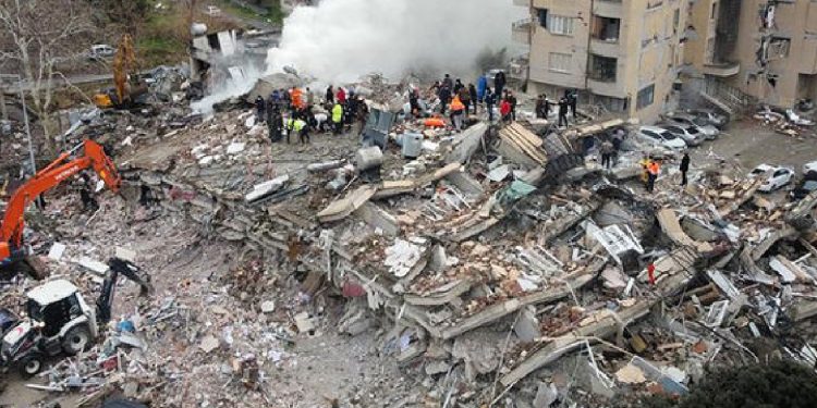 İngiltere'de deprem için toplanan yardımlar 100 milyon sterlini geçti