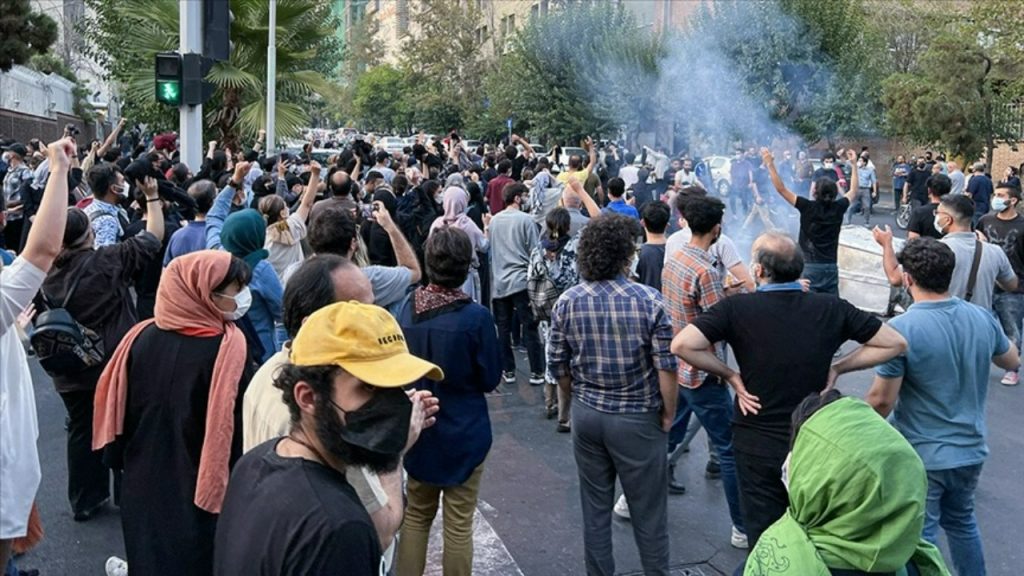 İran'da protestocular için 'af' kararı