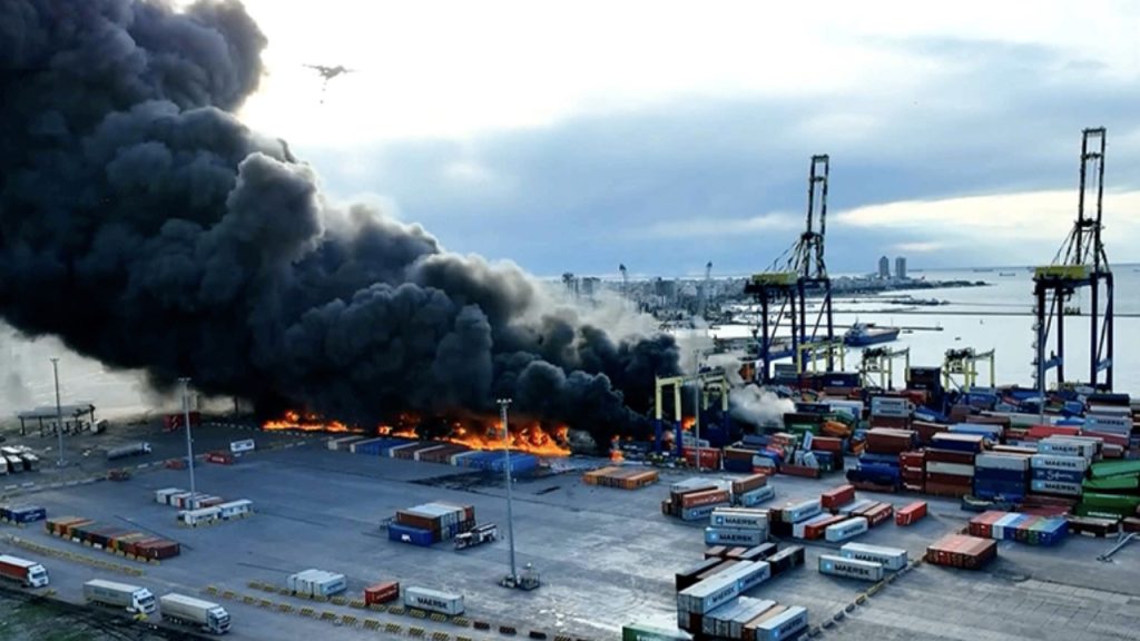 İskenderun Limanı'ndaki yangın söndürüldü, denizcilik faaliyetleri başladı