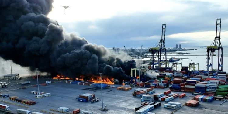 İskenderun Limanı'ndaki yangın söndürüldü, denizcilik faaliyetleri başladı