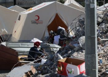 İskenderun'da Kızılay ve AFAD tarafından kurulan çadır kamplarında elektrik, su, ısınma ve tuvalet sorunları yaşanıyor.