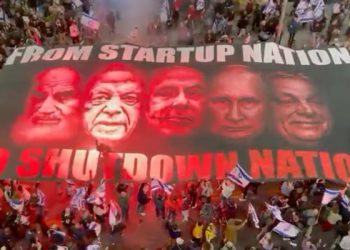 Binyamin Netanyahu (Bibi) hükümetinin ‘yargı darbesi’ olarak adlandırılan düzenlemesine karşı düzenlenen protestolarda sekizinci haftaya girildi. Protestocular bu kez düzenlemenin oylanacağı Meclis önündeydi.