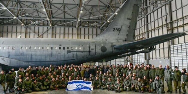 İsrail'den sahra hastanesi kurmak için yüzlerce ton yardım Türkiye'ye ulaştı