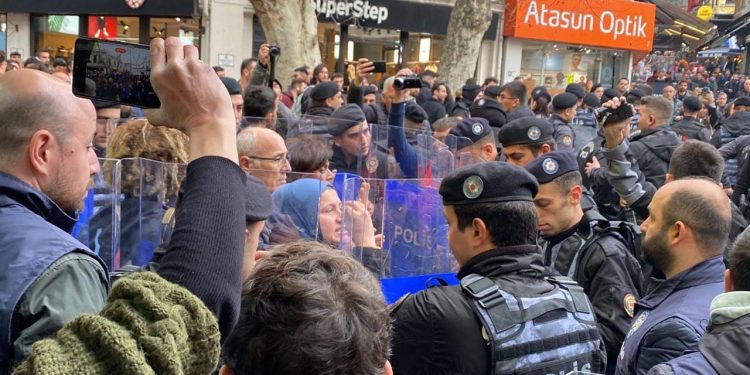 İstanbul Emek, Barış ve Demokrasi Güçlerinin açıklamasına polis müdahale etti