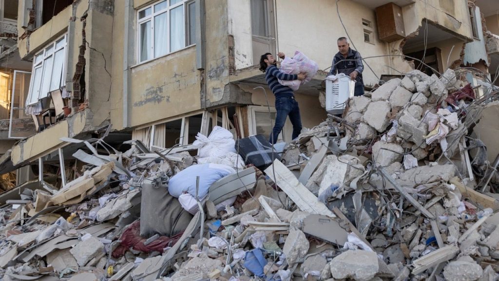 İstanbul Tabip Odası: Enkaz altında kalıp ölenlerin sesini duymadınız, bari bizim sesimizi duyun