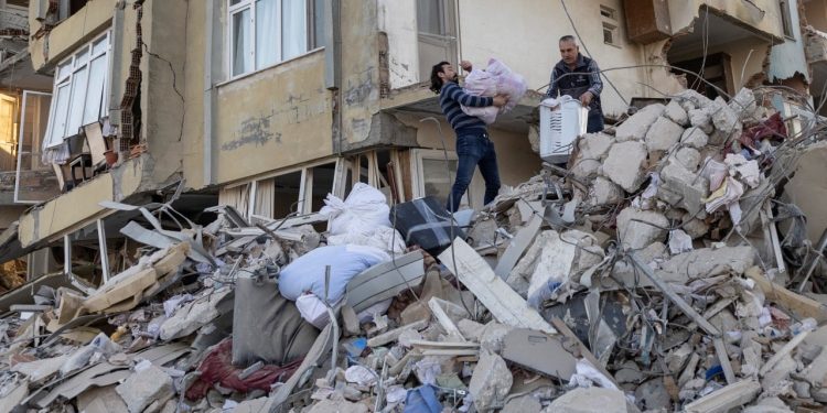 İstanbul Tabip Odası: Enkaz altında kalıp ölenlerin sesini duymadınız, bari bizim sesimizi duyun