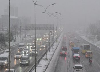 İstanbul Valiliği'nden kar uyarısı: Zorunlu olmadıkça trafiğe çıkmayın