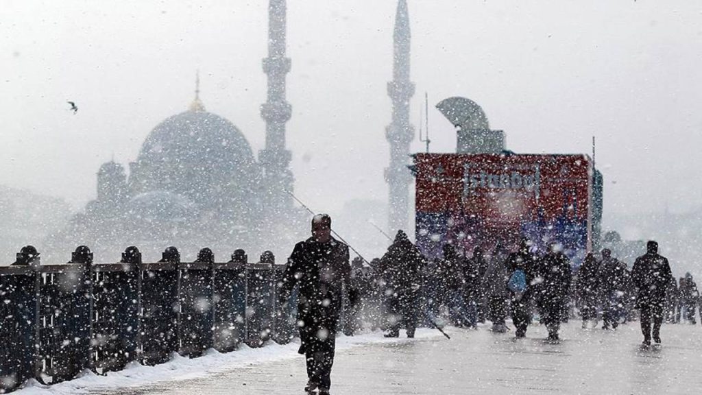 İstanbul Valisi Yerlikaya'dan kar uyarısı: Bugün ve yarına dikkat çekildi