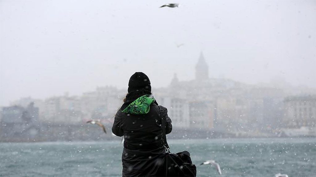 İstanbul Valisi saat verdi: Zorunlu olmadıkça trafiğe çıkmayın