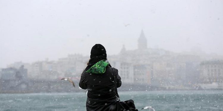 İstanbul Valisi saat verdi: Zorunlu olmadıkça trafiğe çıkmayın